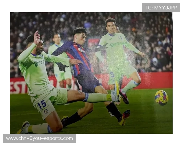 巴萨佩德里反击中快速传导建功